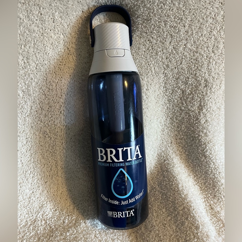 Brita Dark Blue Filtering Water Bottle